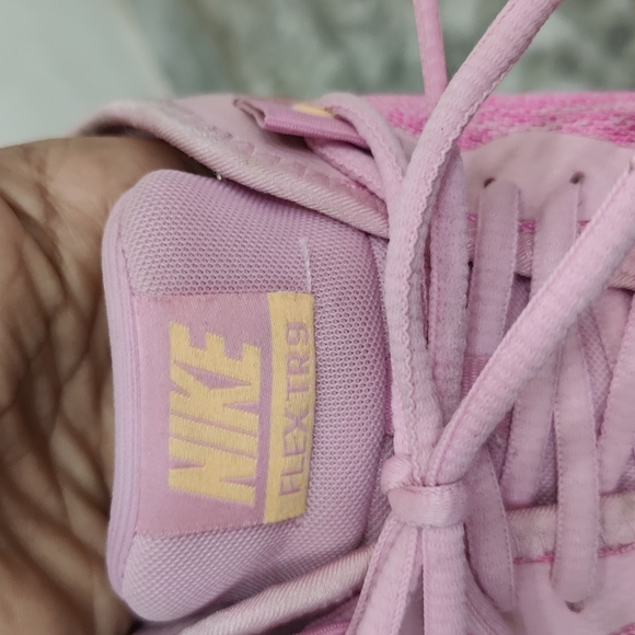 Nike pink flex training shoes - Picture 8 of 11